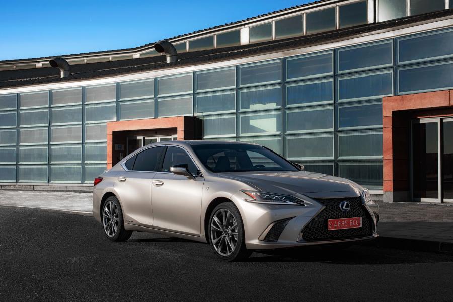  Lexus ES300h F-Sport 2018 года  (WW) (фото 43 из 46)